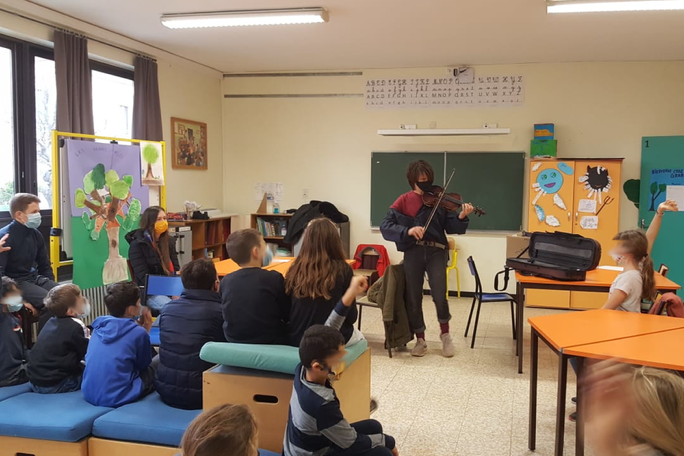 Les volontaires du REV à Vauvert : échange interculturel avec des enfants